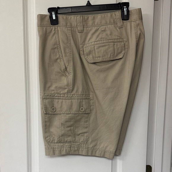 Roundtree & Yorke Other - Roundtree & Yorke Tan Cargo Shorts with Button-Flap Pockets